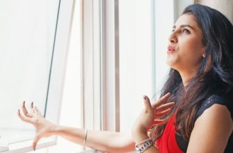 Tipps zum Auftragen von Make-up bei heißem Wetter